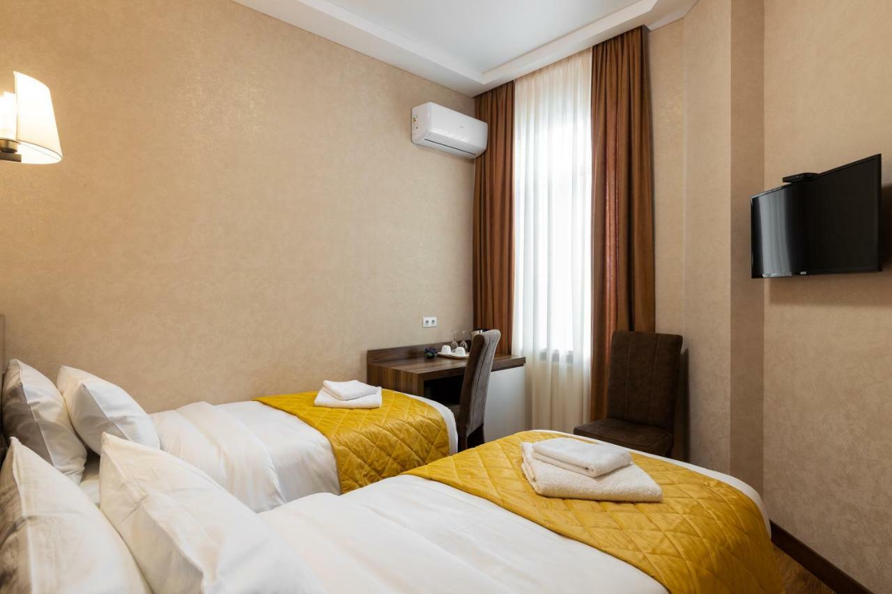 Ornament Hotel Tiflis Exterior foto