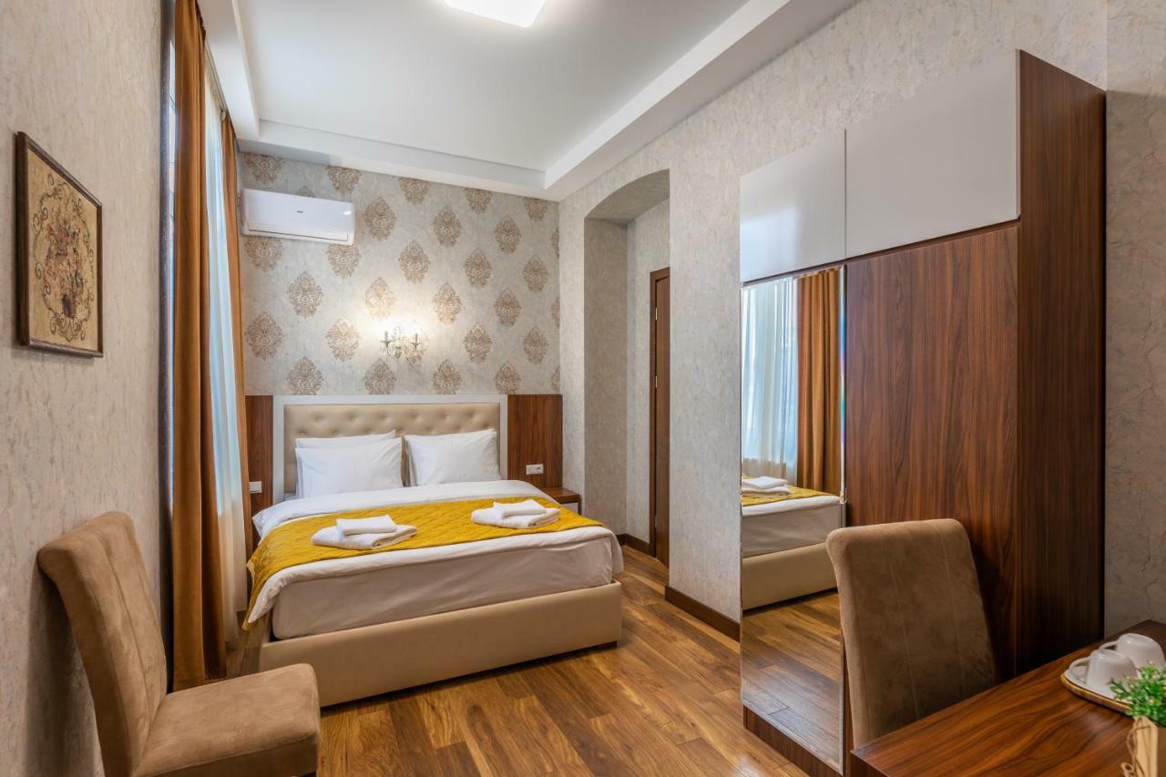 Ornament Hotel Tiflis Exterior foto