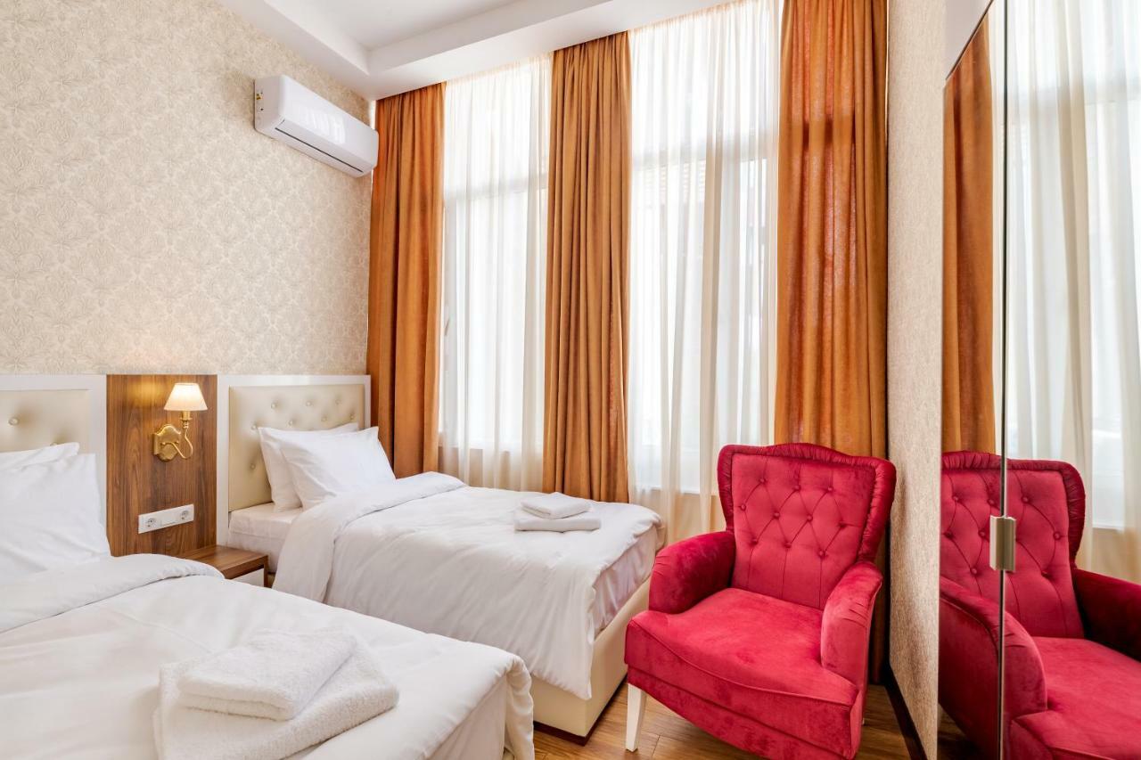 Ornament Hotel Tiflis Exterior foto
