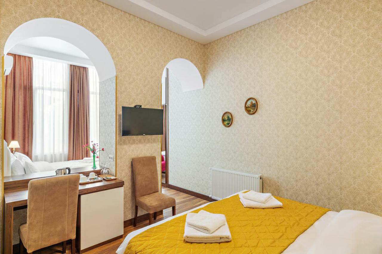 Ornament Hotel Tiflis Exterior foto